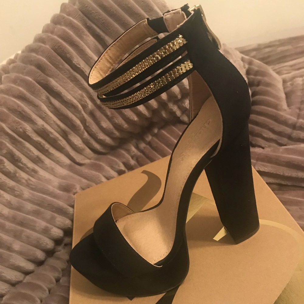 Black platform heels size 7